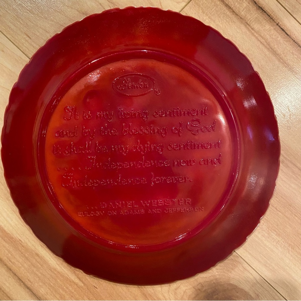 SALE!!! Fenton Red “1976 Bicentennial” collectible Glass Plate-Eagle Design - Picture 3 of 4